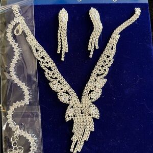 Elegant Silver Jewelry Set